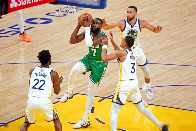 赵继伟19+10辽宁4-0横扫新疆 成就3连冠伟业